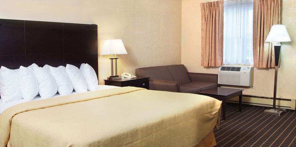 Quality Inn & Suites Big Rapids Near University Extérieur photo