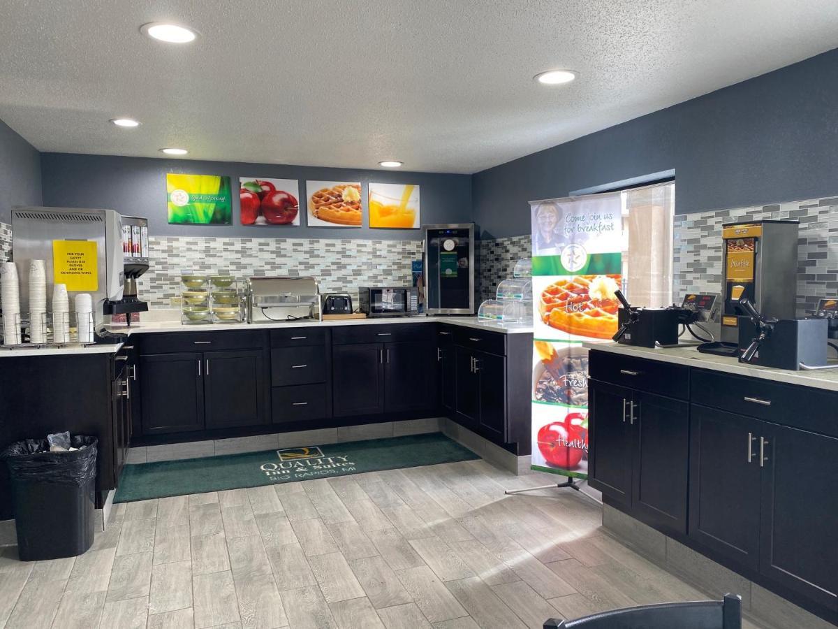 Quality Inn & Suites Big Rapids Near University Extérieur photo