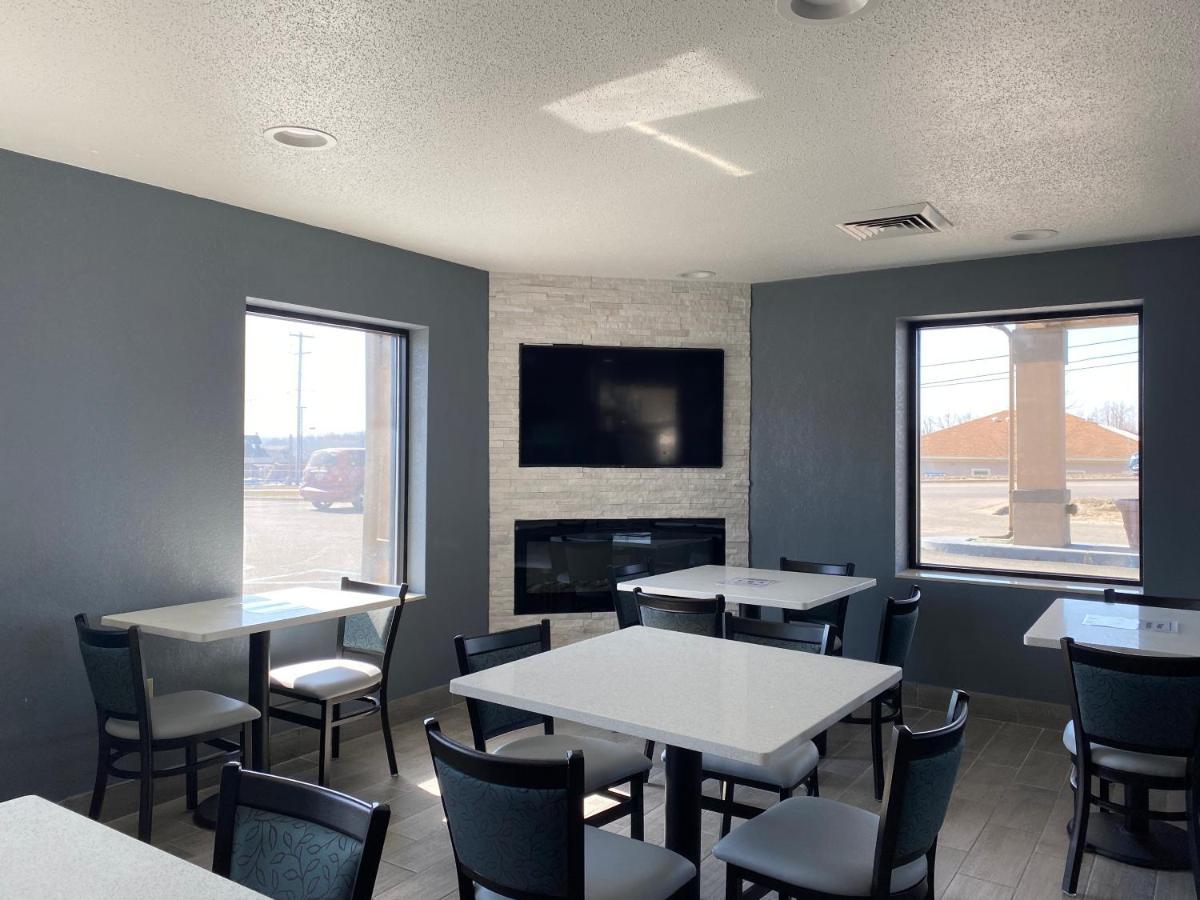 Quality Inn & Suites Big Rapids Near University Extérieur photo