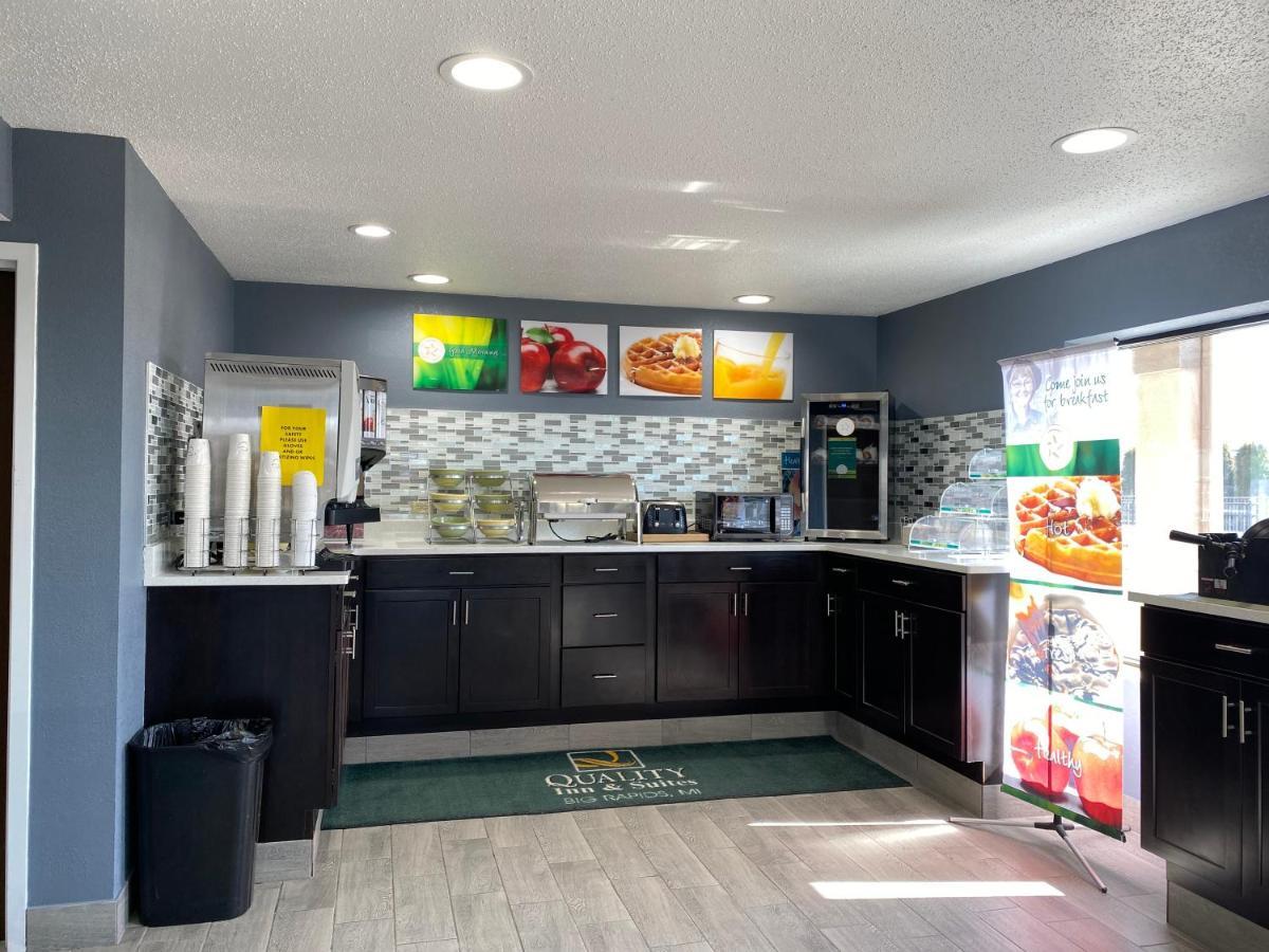Quality Inn & Suites Big Rapids Near University Extérieur photo