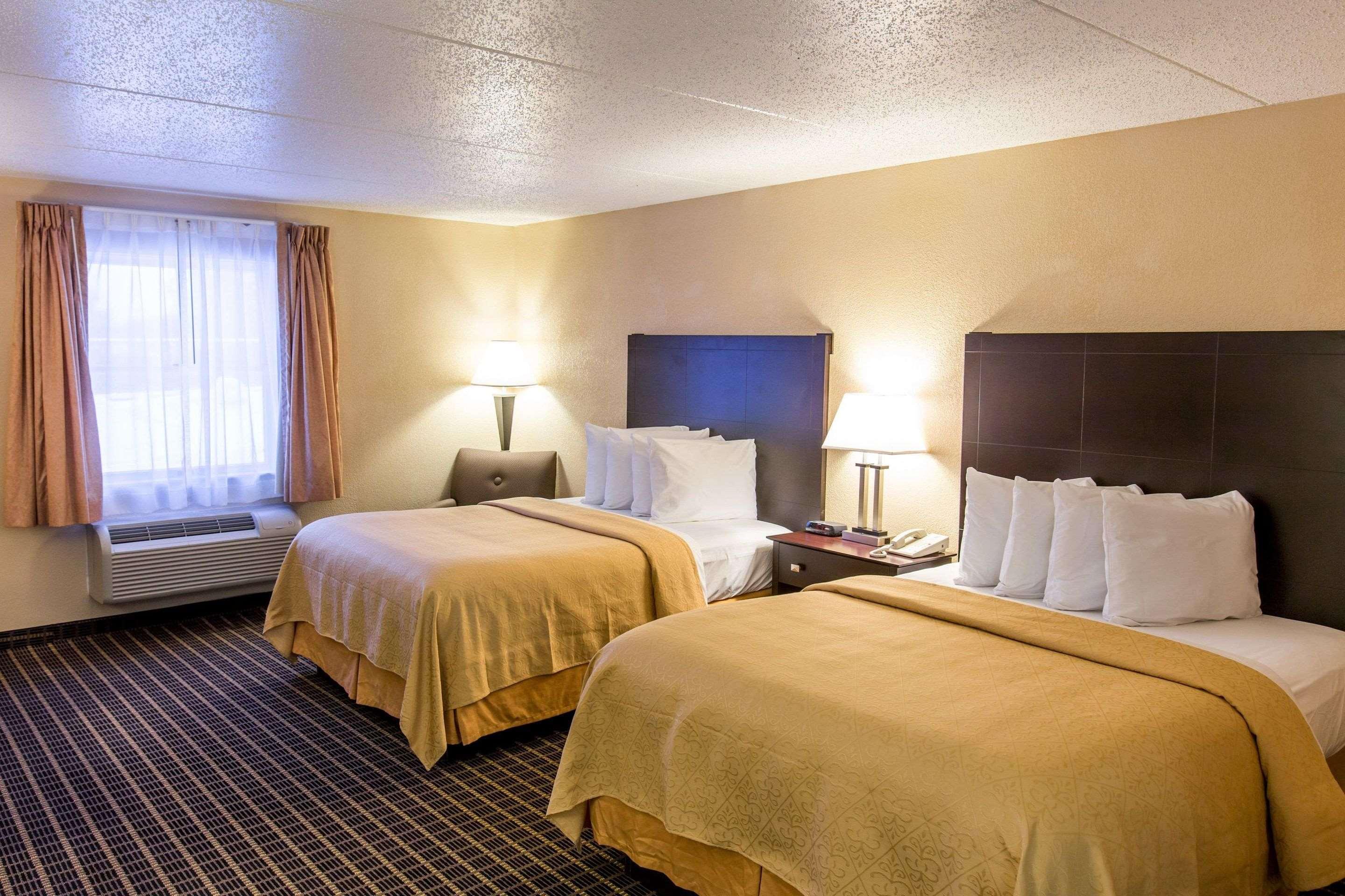 Quality Inn & Suites Big Rapids Near University Extérieur photo