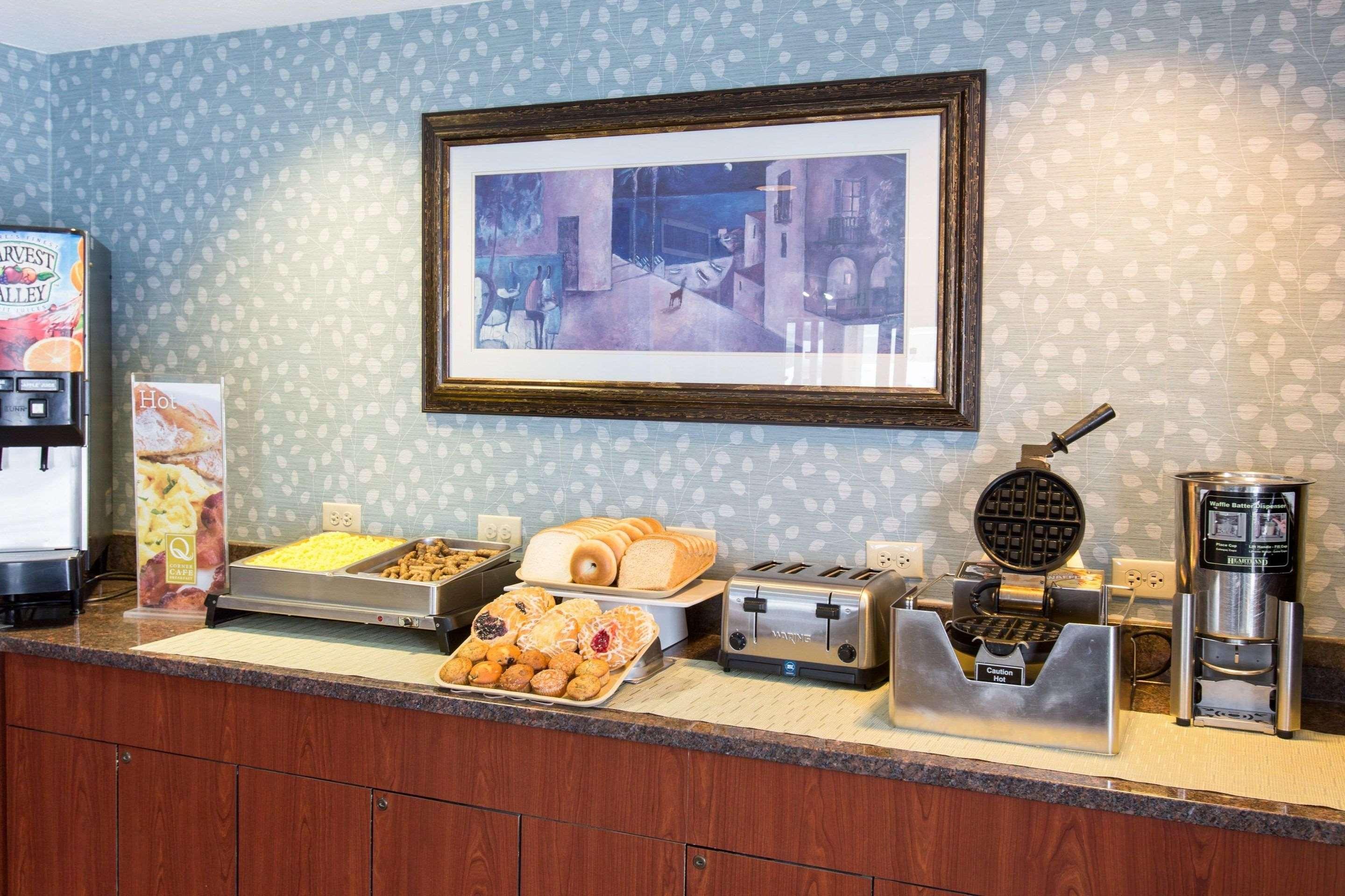 Quality Inn & Suites Big Rapids Near University Extérieur photo