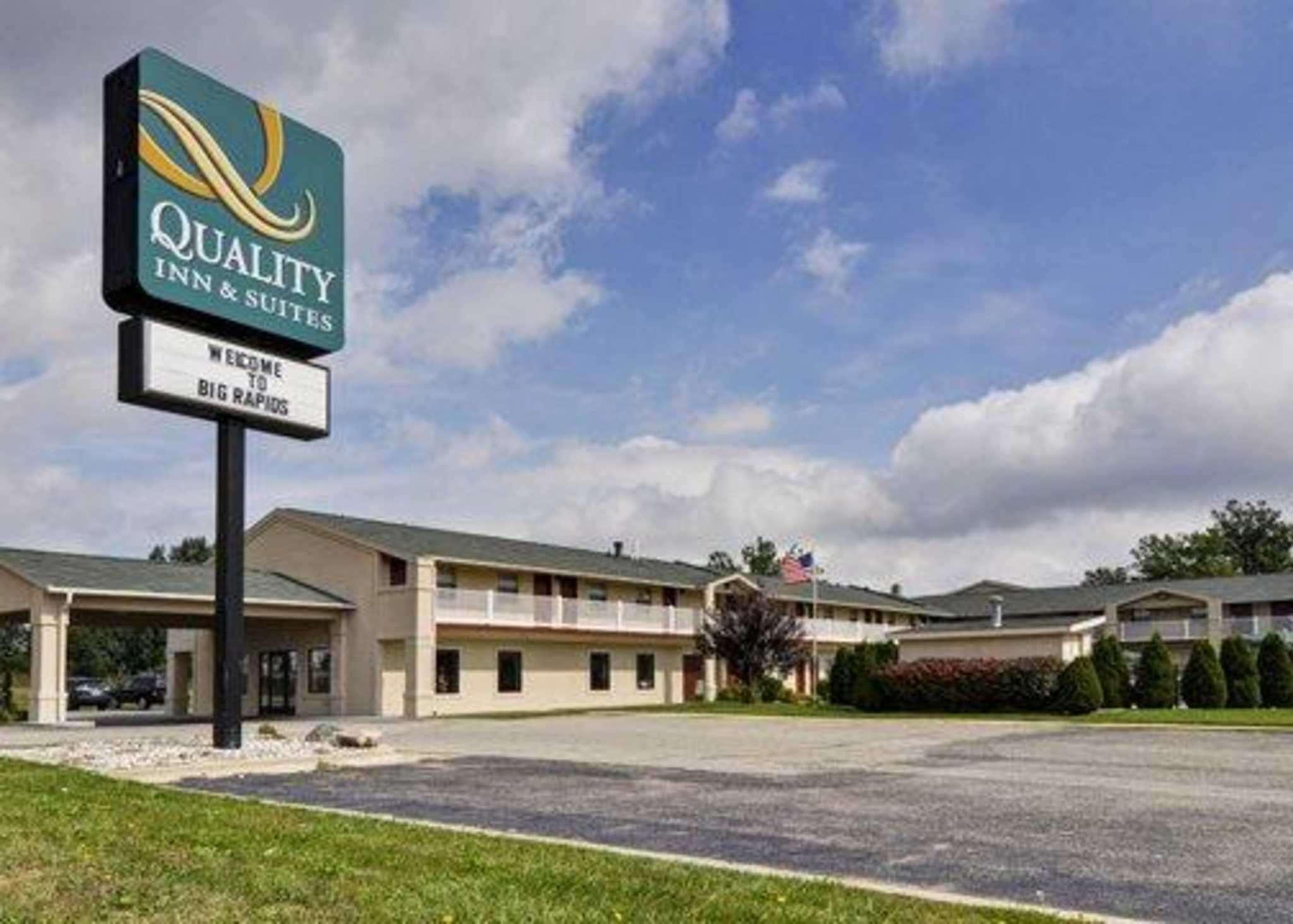Quality Inn & Suites Big Rapids Near University Extérieur photo