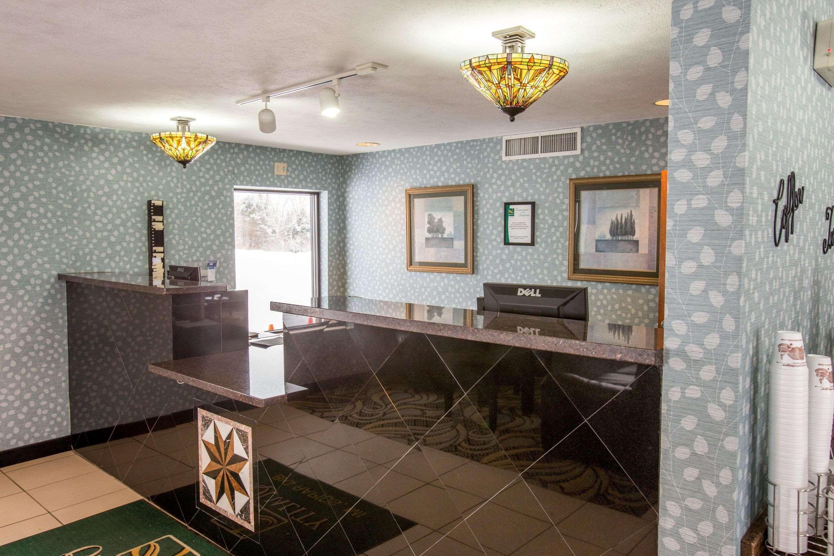 Quality Inn & Suites Big Rapids Near University Extérieur photo