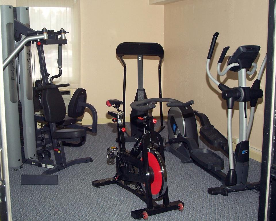 Quality Inn & Suites Big Rapids Near University Extérieur photo