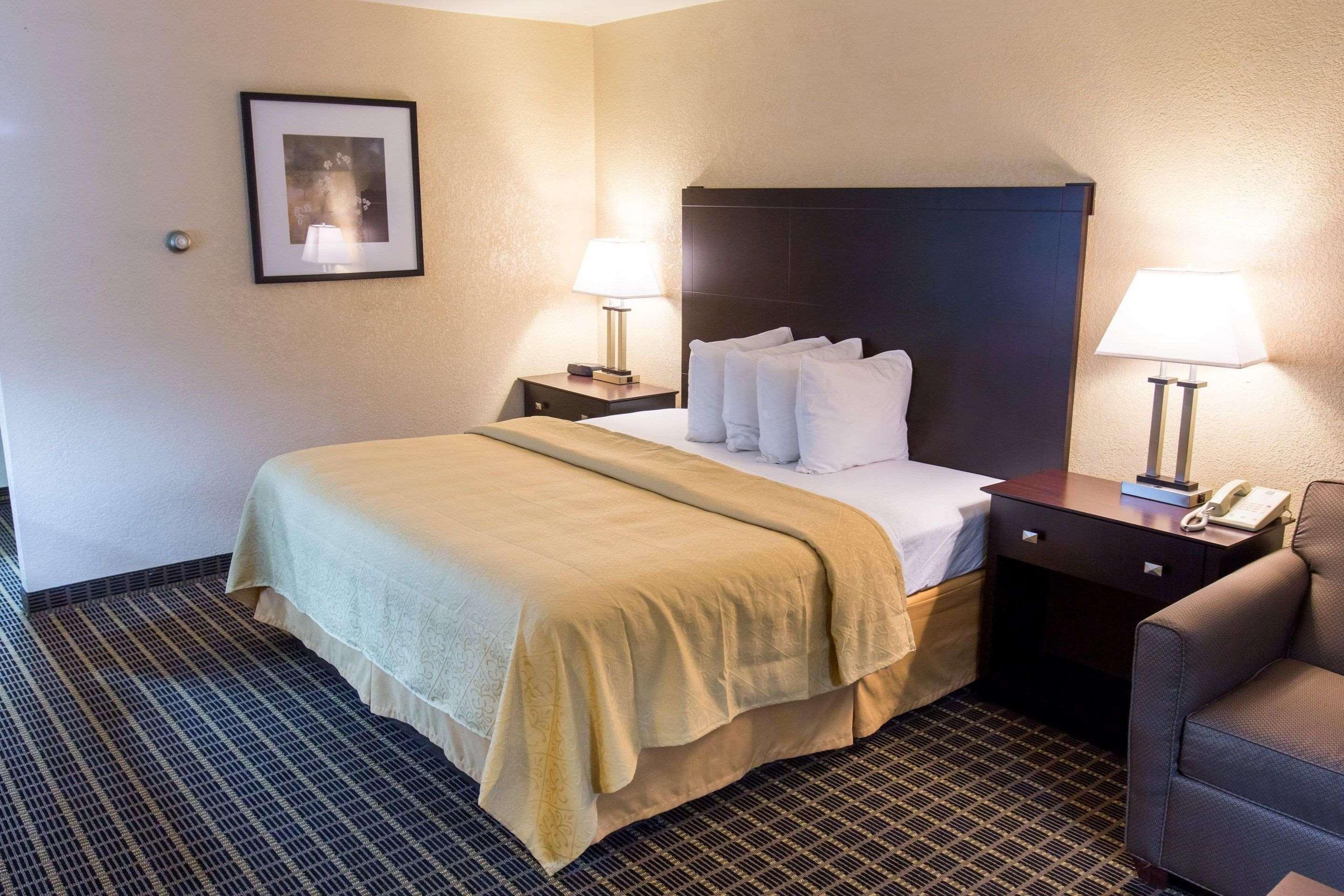 Quality Inn & Suites Big Rapids Near University Extérieur photo