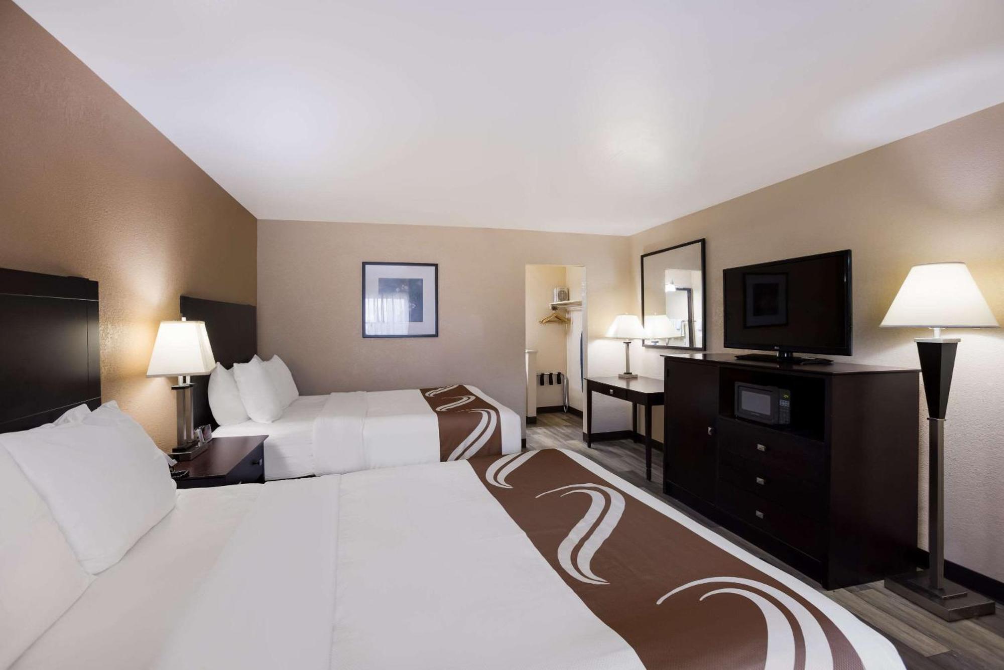 Quality Inn & Suites Big Rapids Near University Extérieur photo