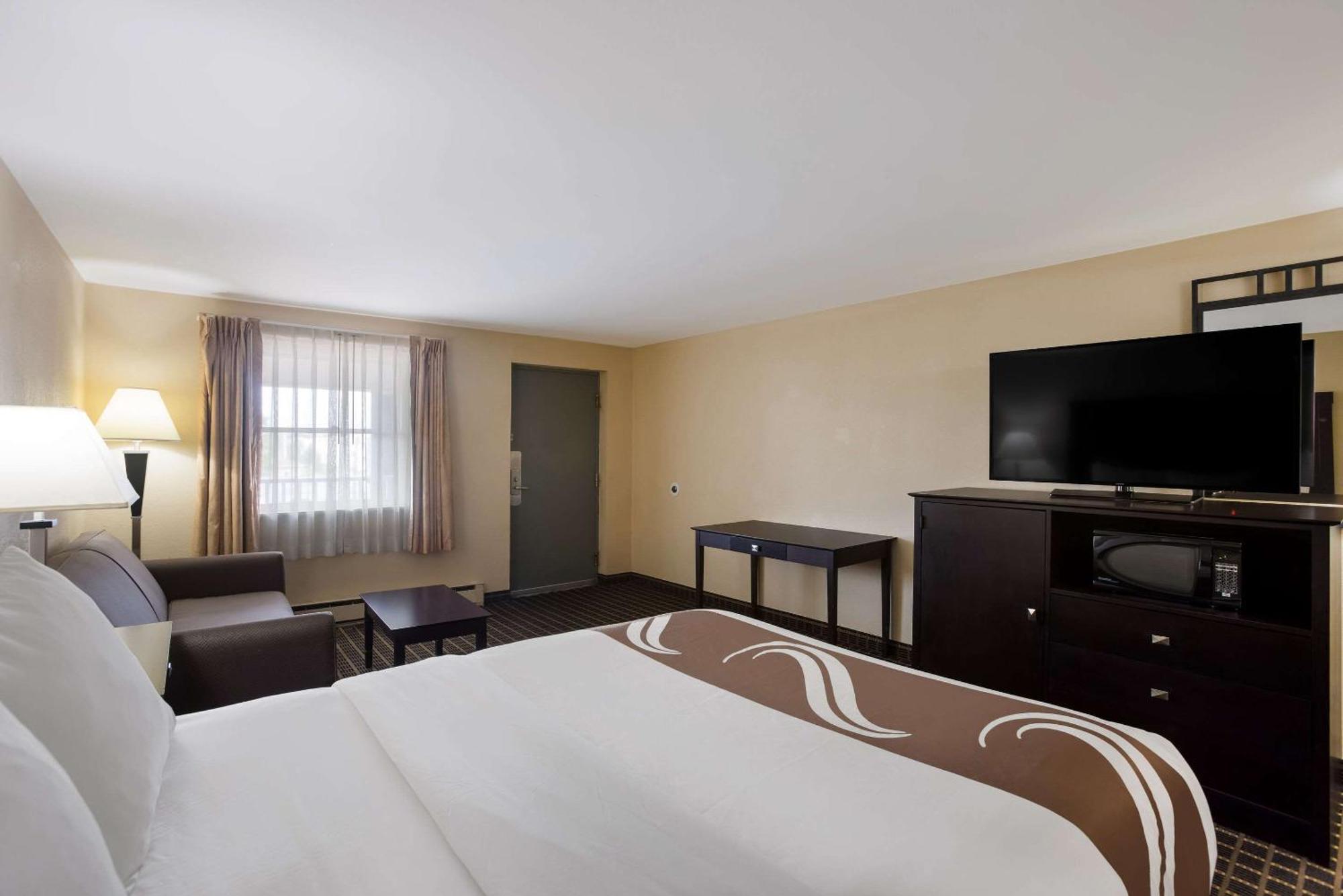Quality Inn & Suites Big Rapids Near University Extérieur photo