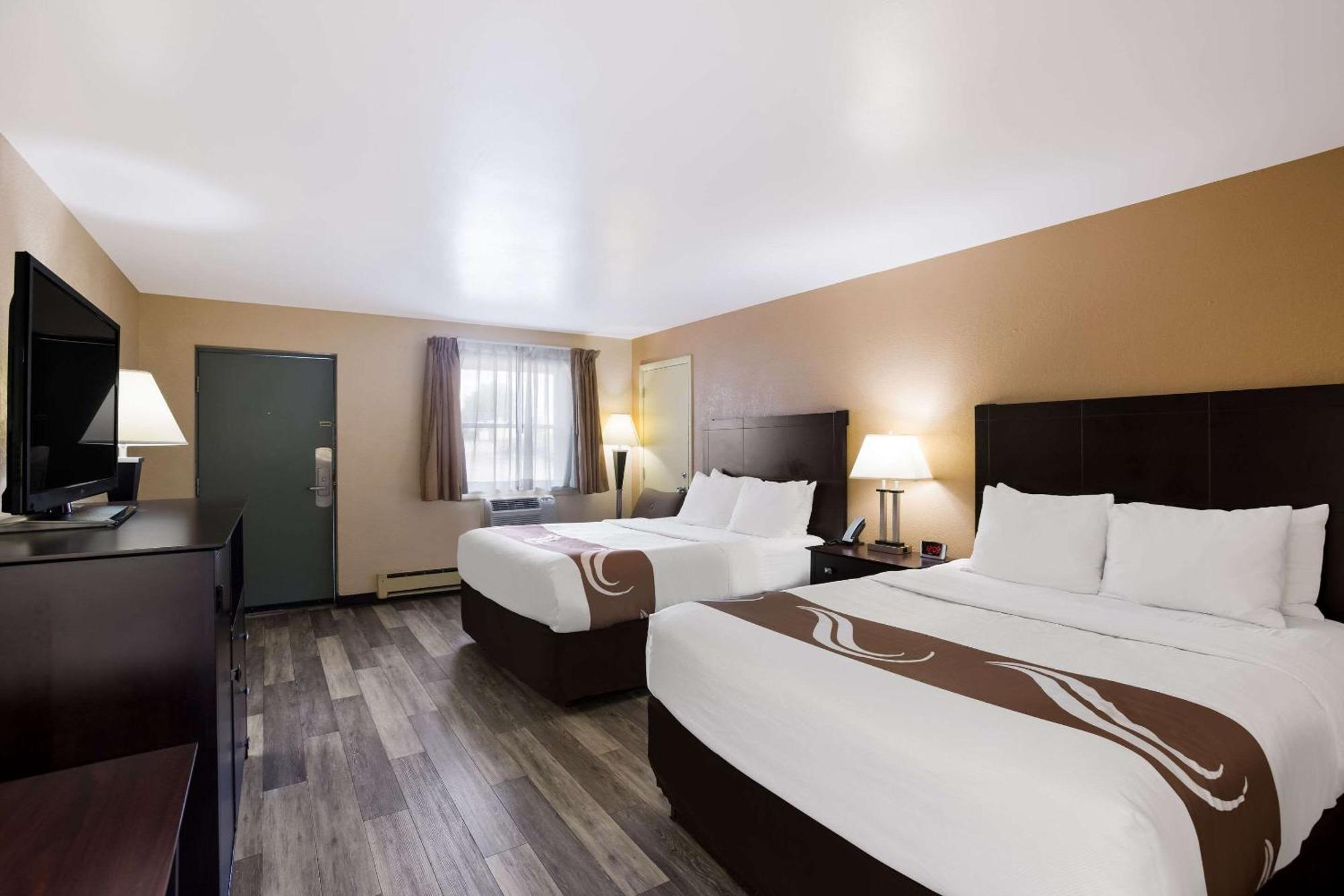 Quality Inn & Suites Big Rapids Near University Extérieur photo