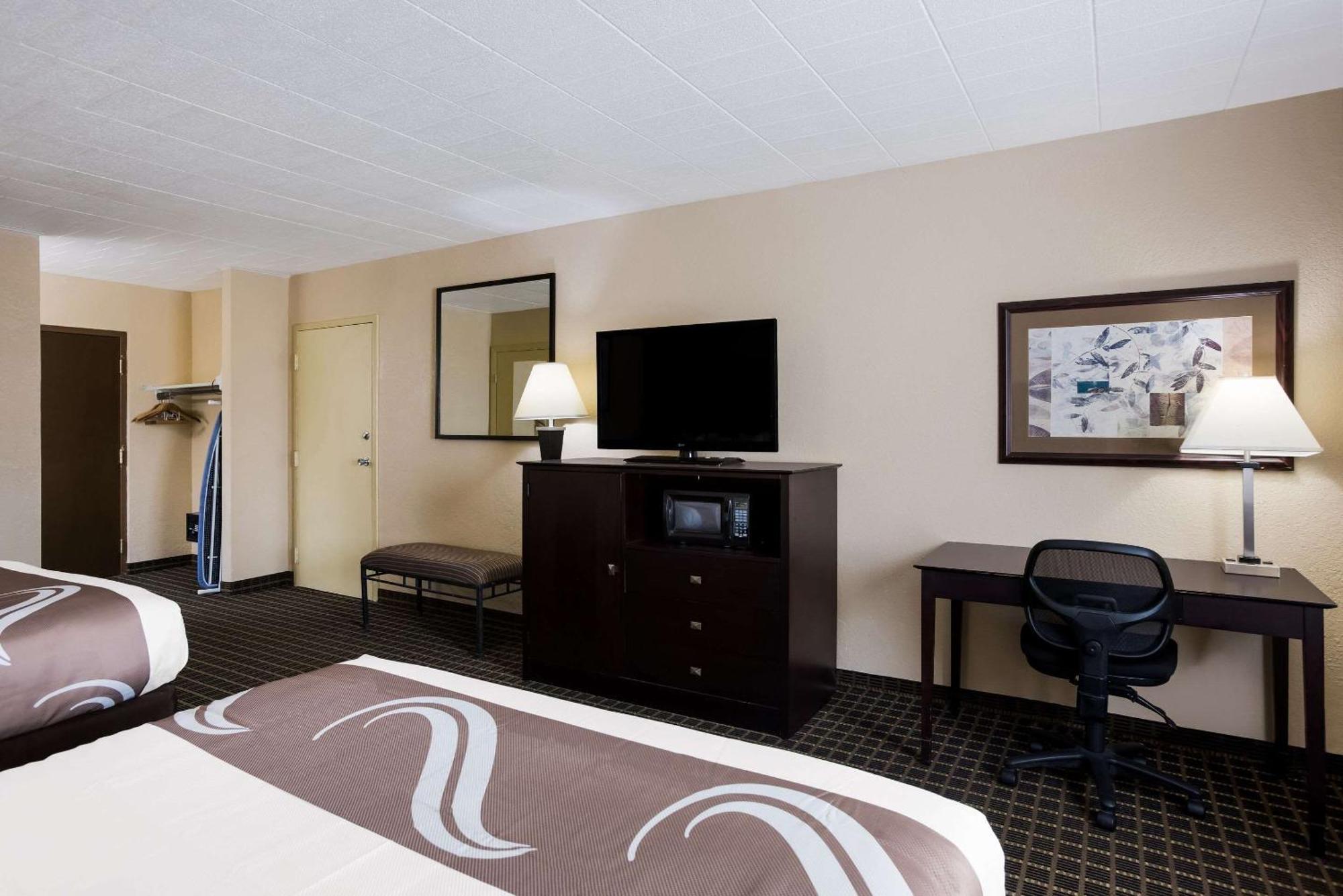 Quality Inn & Suites Big Rapids Near University Extérieur photo