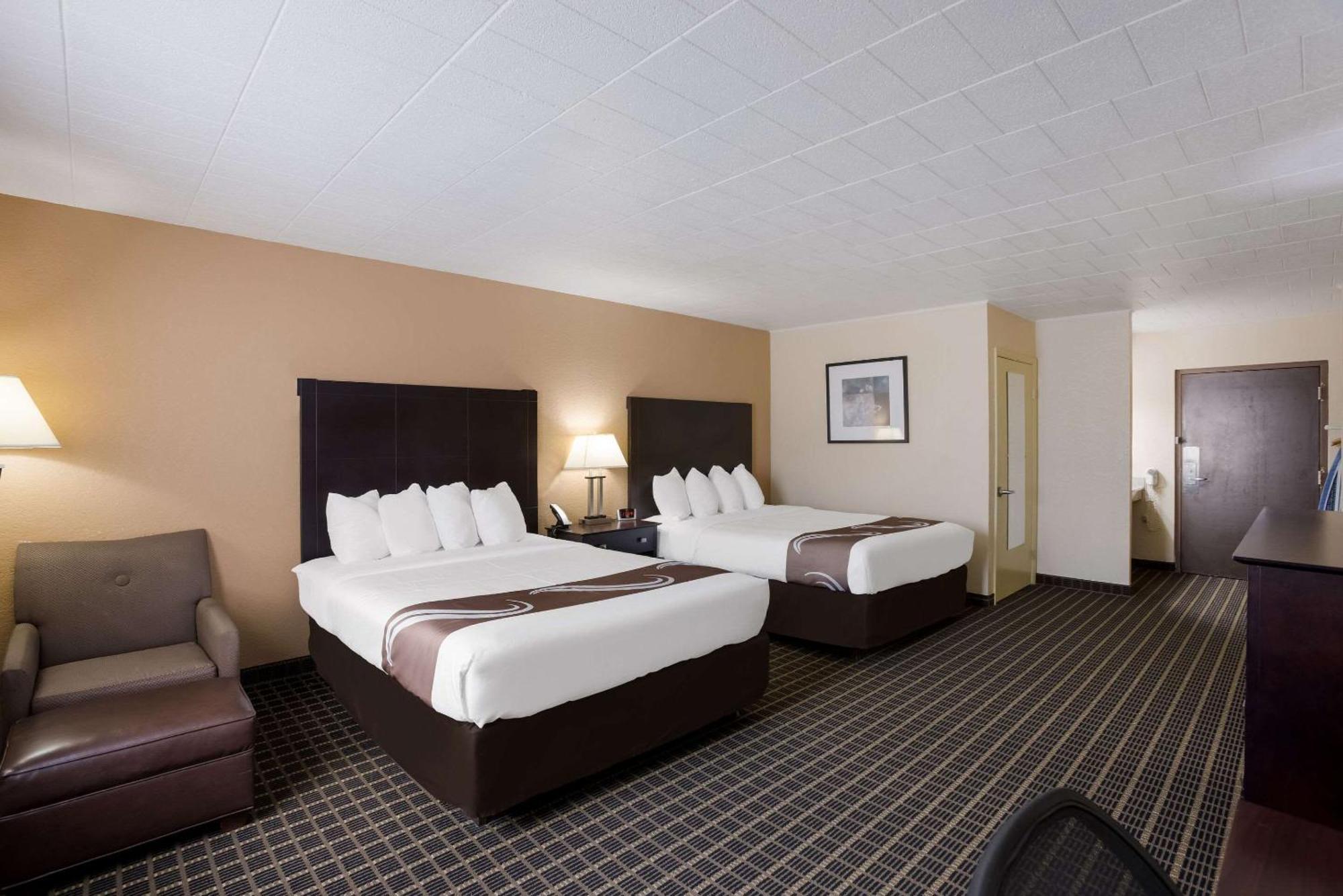 Quality Inn & Suites Big Rapids Near University Extérieur photo