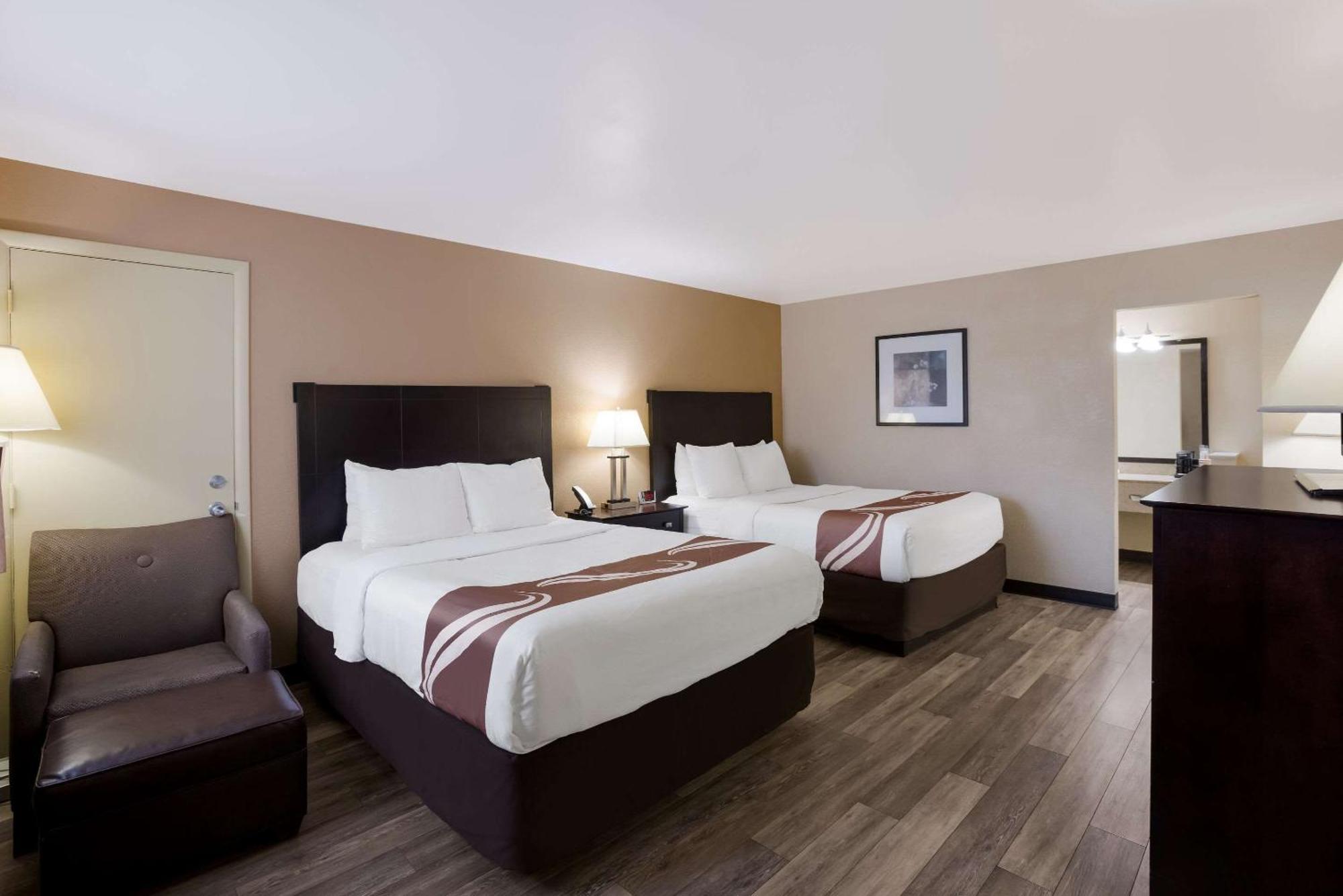 Quality Inn & Suites Big Rapids Near University Extérieur photo