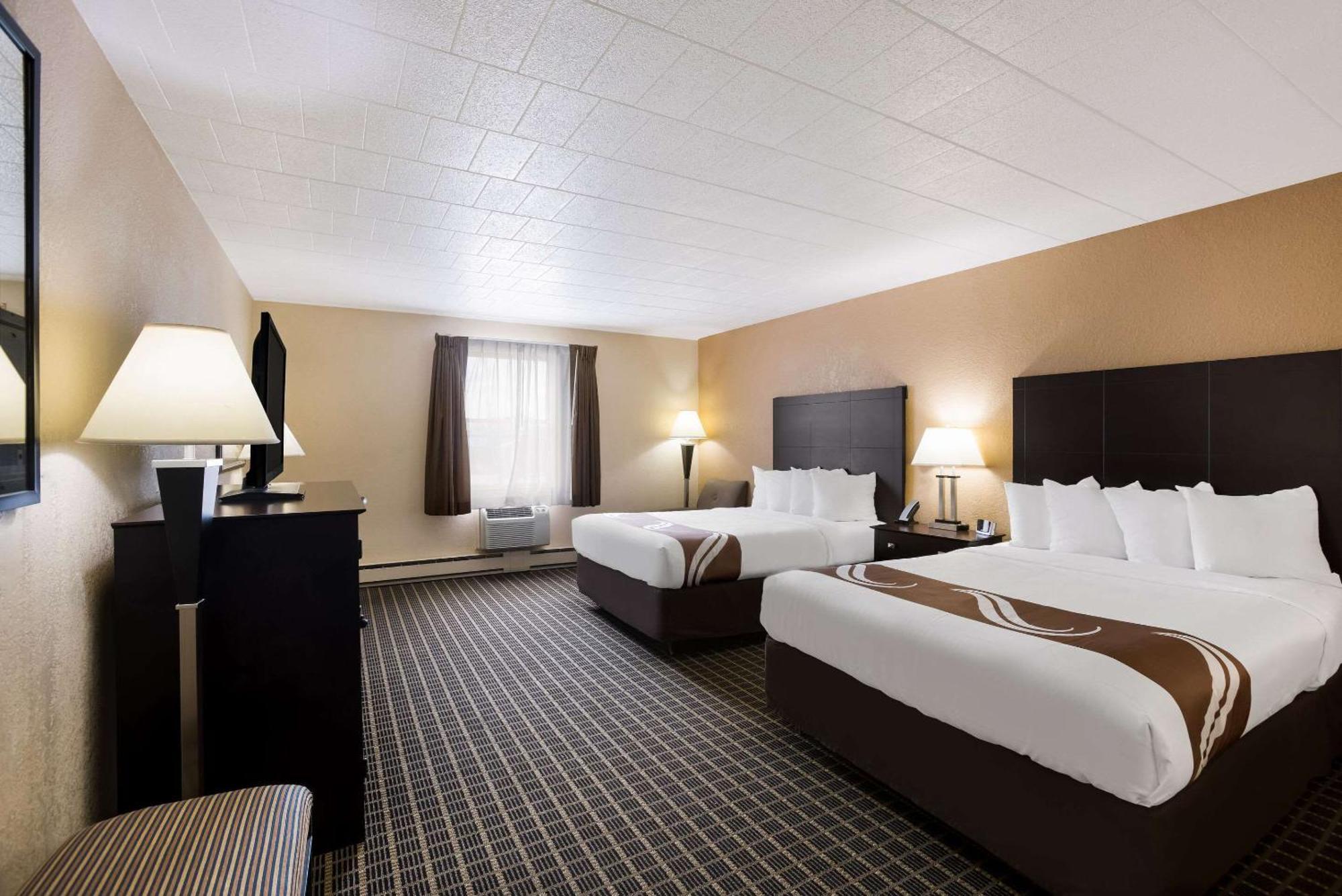 Quality Inn & Suites Big Rapids Near University Extérieur photo