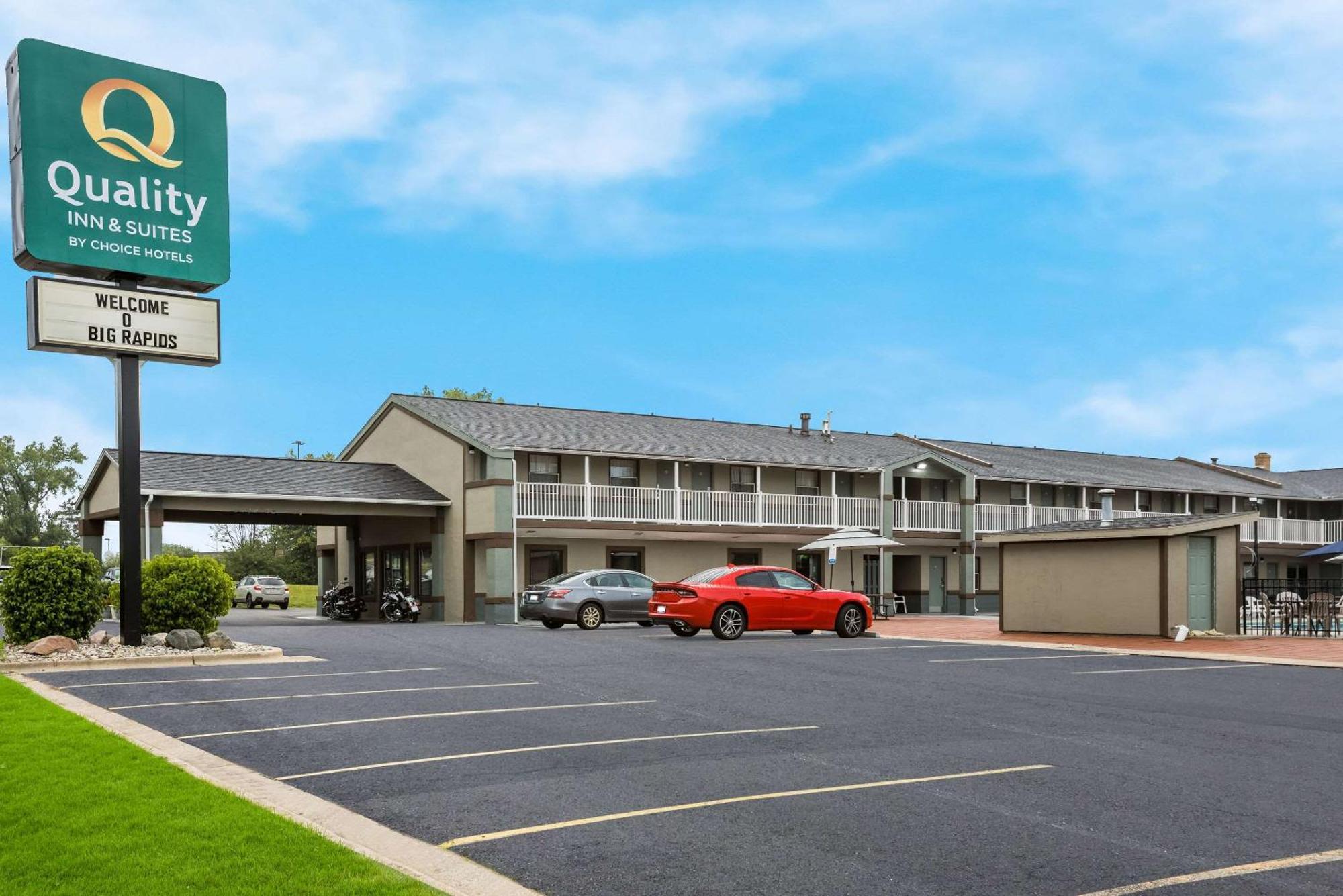 Quality Inn & Suites Big Rapids Near University Extérieur photo