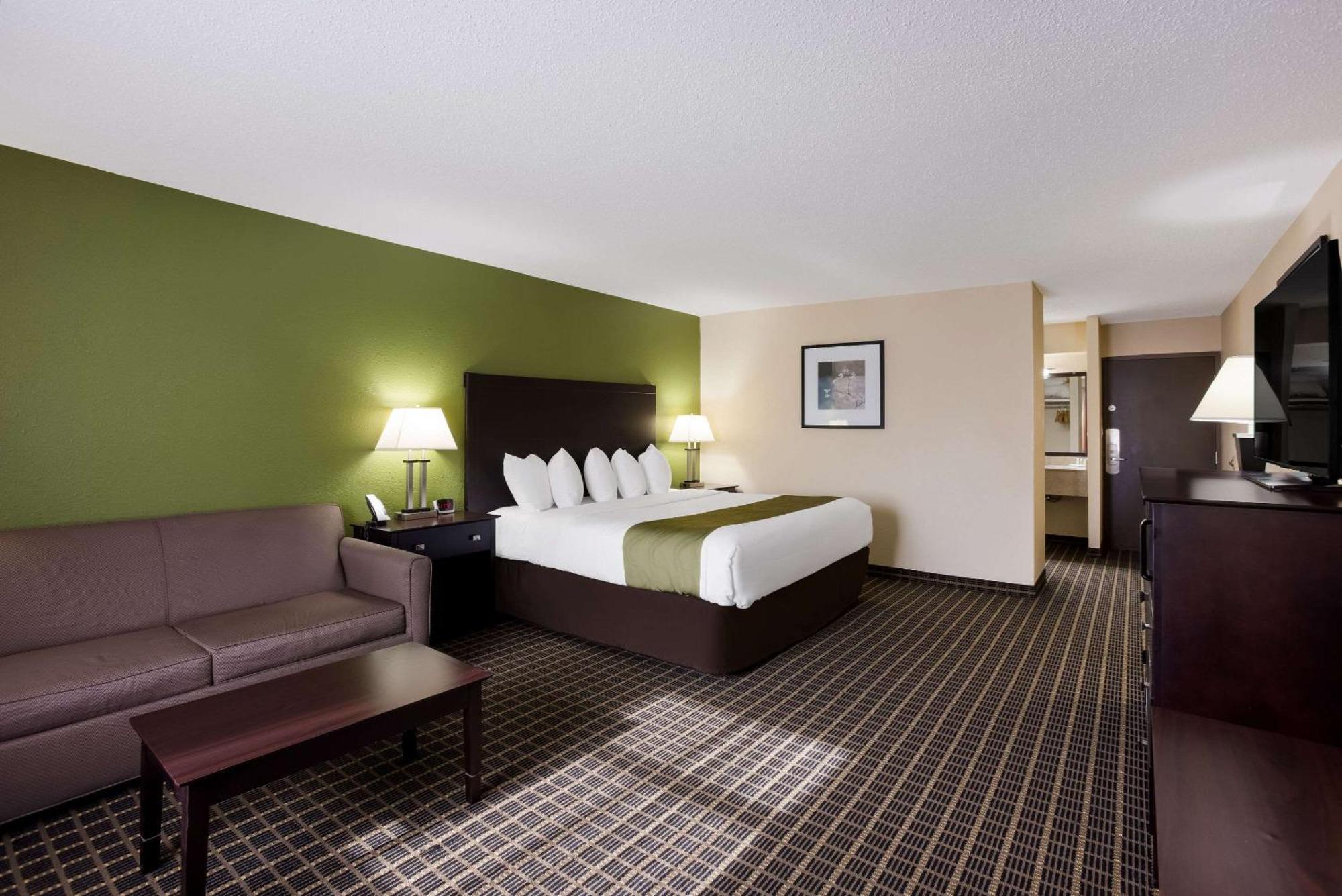 Quality Inn & Suites Big Rapids Near University Extérieur photo
